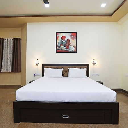 Oyo 9428 Hill View Room Goverdhan Vilas Удайпур Екстериор снимка