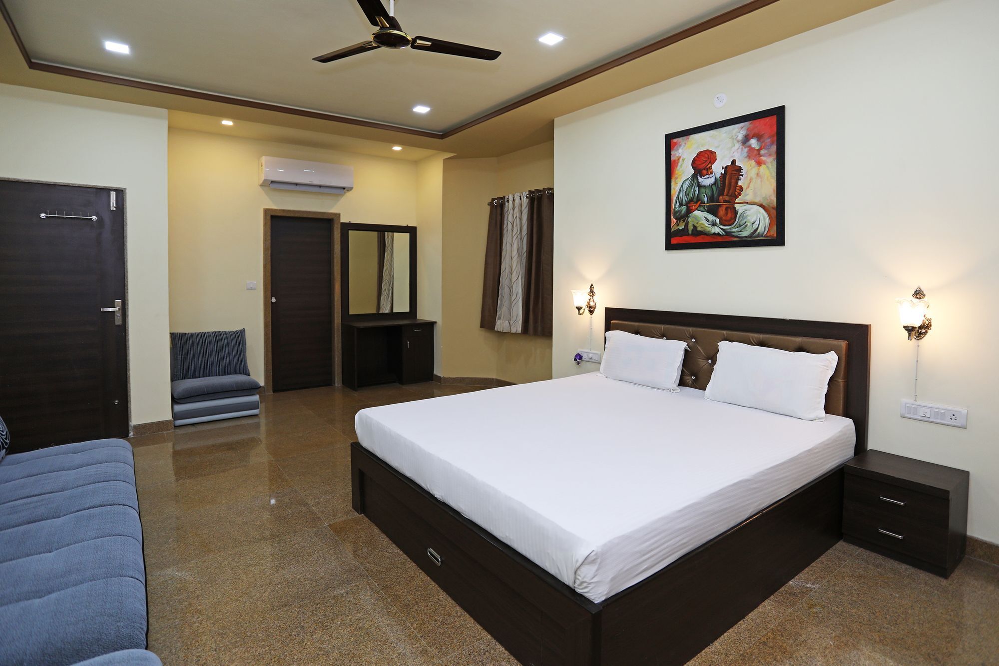 Oyo 9428 Hill View Room Goverdhan Vilas Удайпур Екстериор снимка