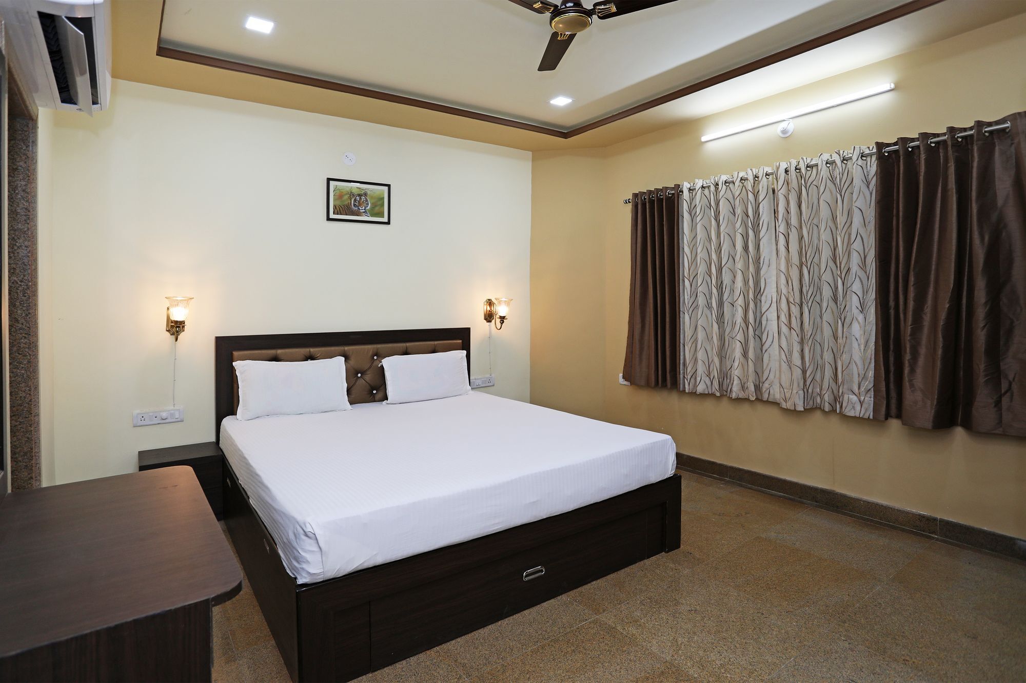 Oyo 9428 Hill View Room Goverdhan Vilas Удайпур Екстериор снимка