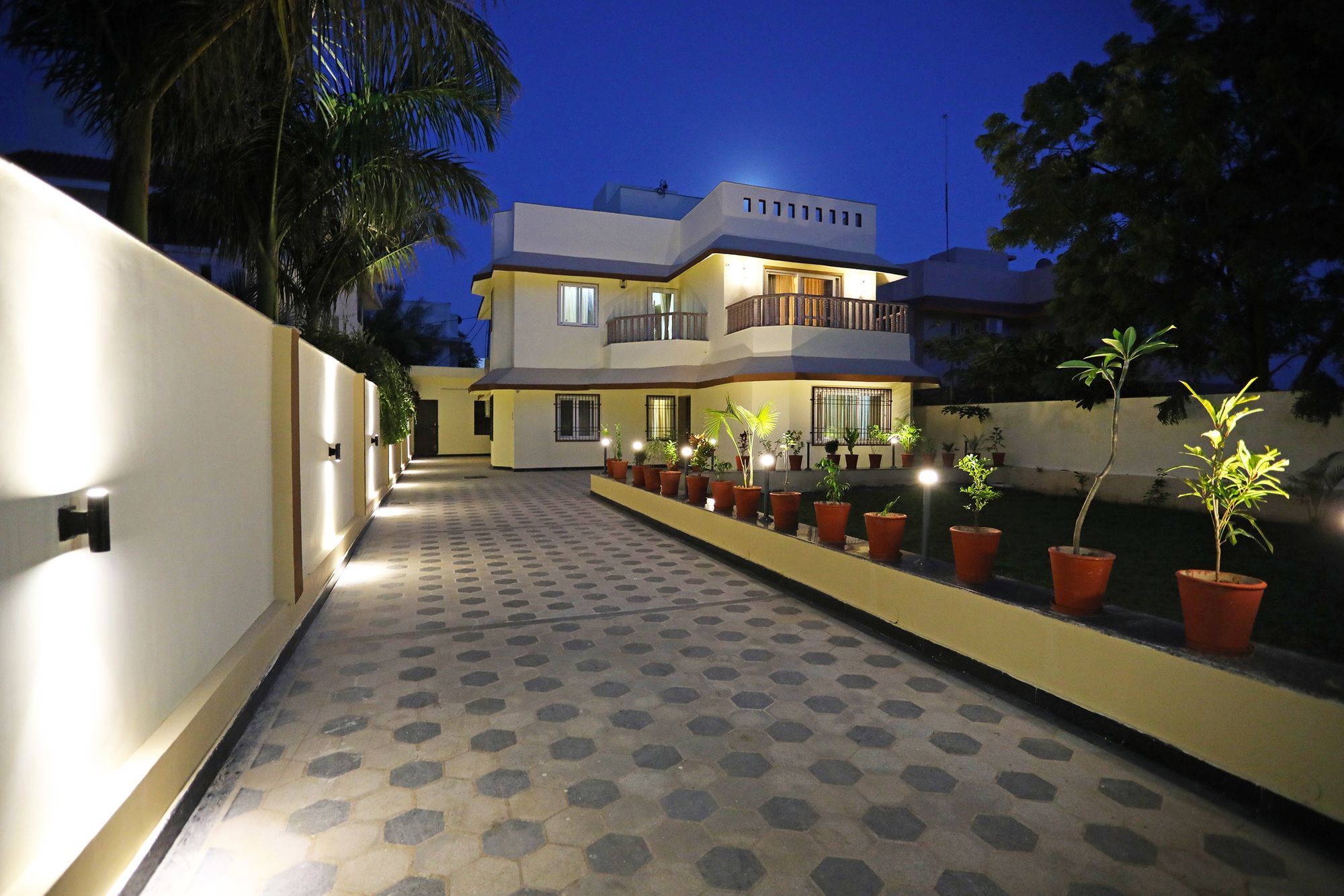 Oyo 9428 Hill View Room Goverdhan Vilas Удайпур Екстериор снимка