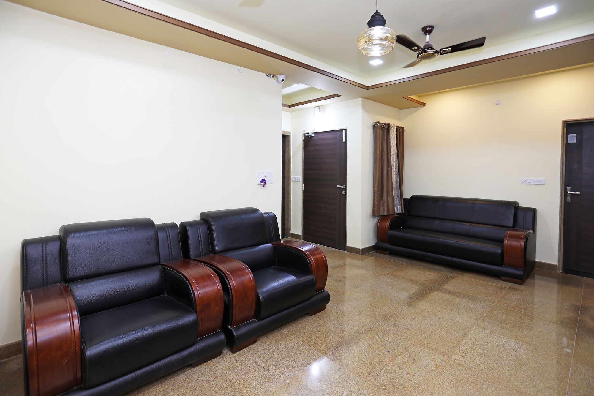 Oyo 9428 Hill View Room Goverdhan Vilas Удайпур Екстериор снимка