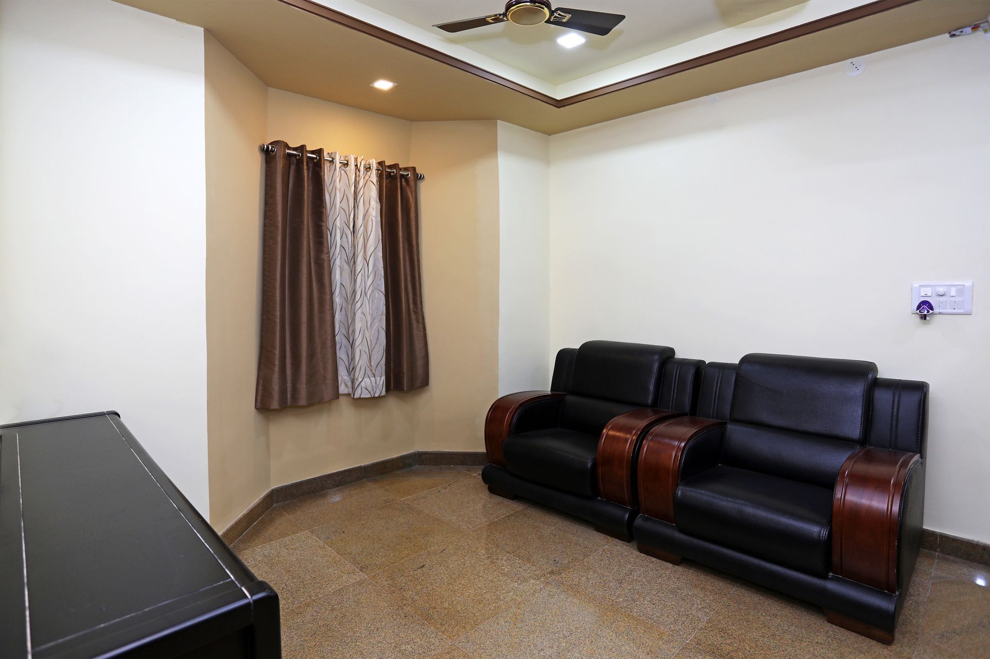 Oyo 9428 Hill View Room Goverdhan Vilas Удайпур Екстериор снимка