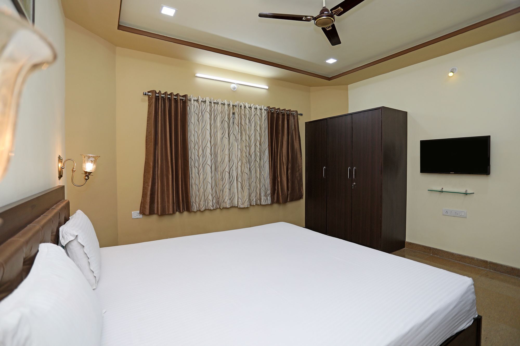 Oyo 9428 Hill View Room Goverdhan Vilas Удайпур Екстериор снимка