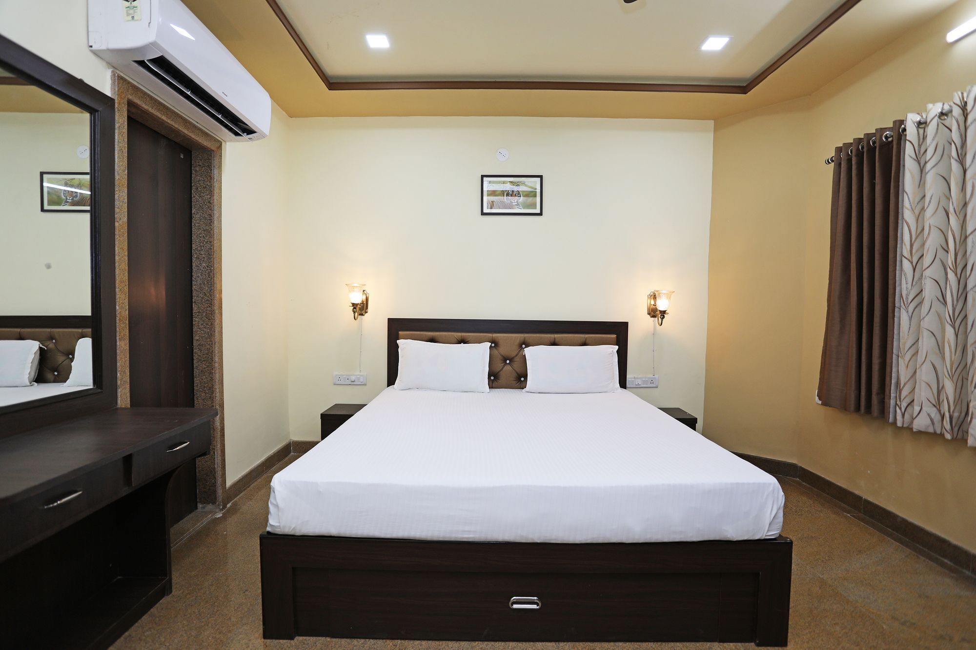 Oyo 9428 Hill View Room Goverdhan Vilas Удайпур Екстериор снимка