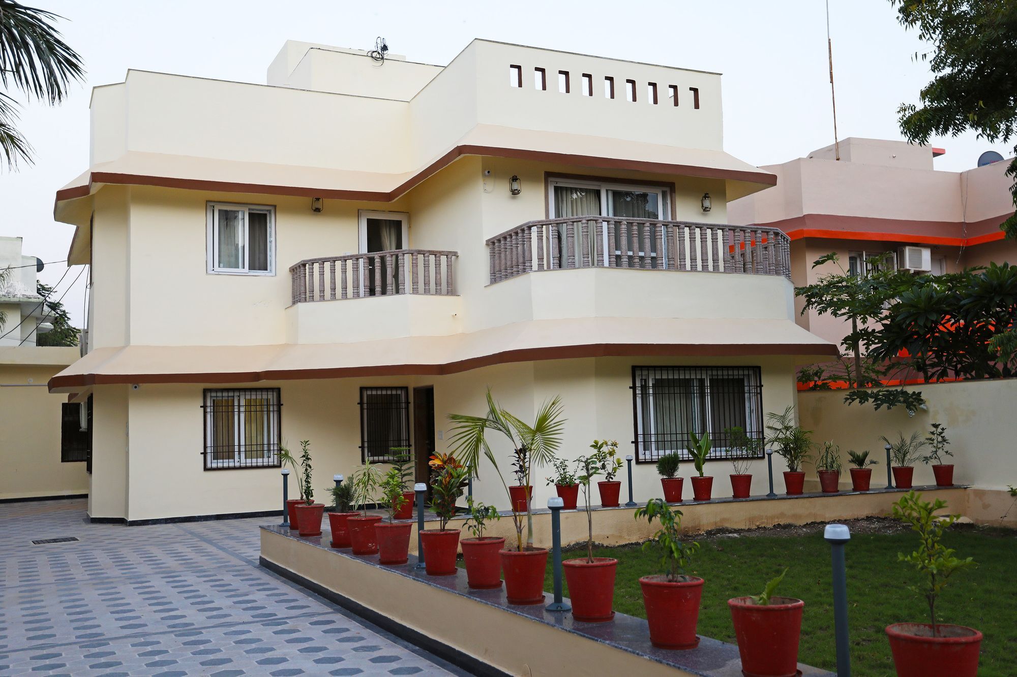 Oyo 9428 Hill View Room Goverdhan Vilas Удайпур Екстериор снимка