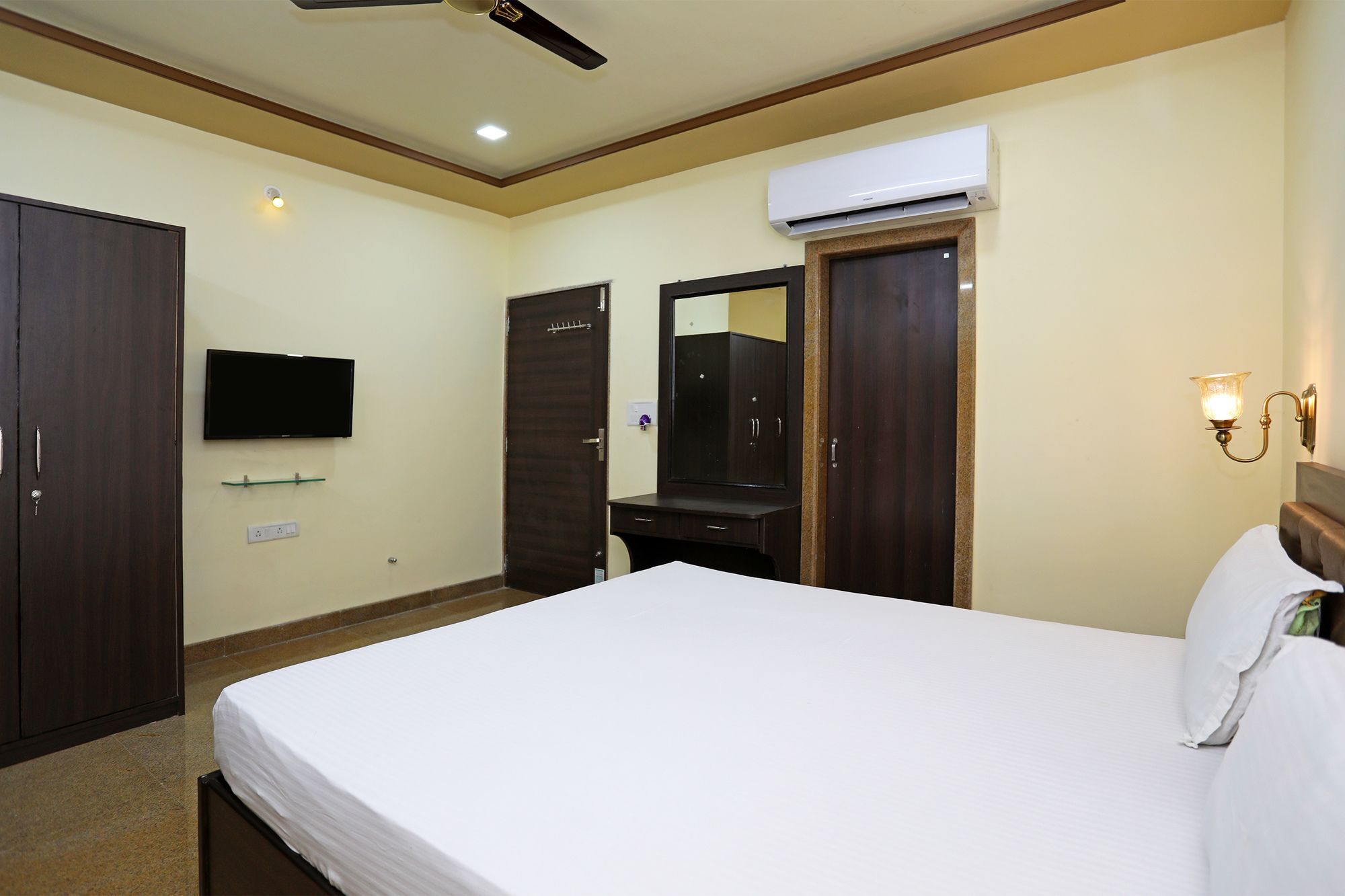 Oyo 9428 Hill View Room Goverdhan Vilas Удайпур Екстериор снимка